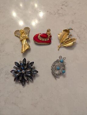 Vintage Set Of 5 Brooches